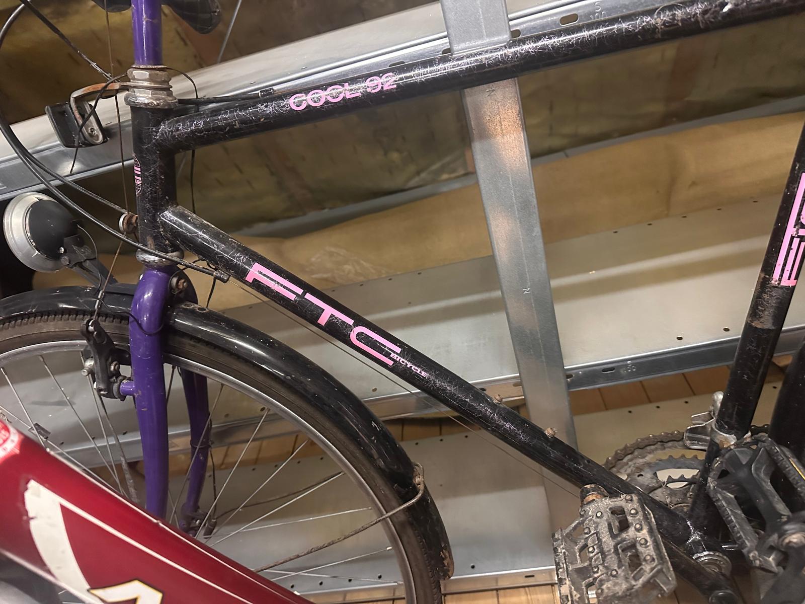 08 2026 schwarz lila Fahrrad 2